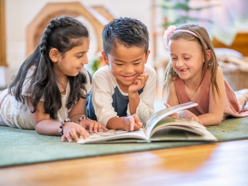 kids-reading-young